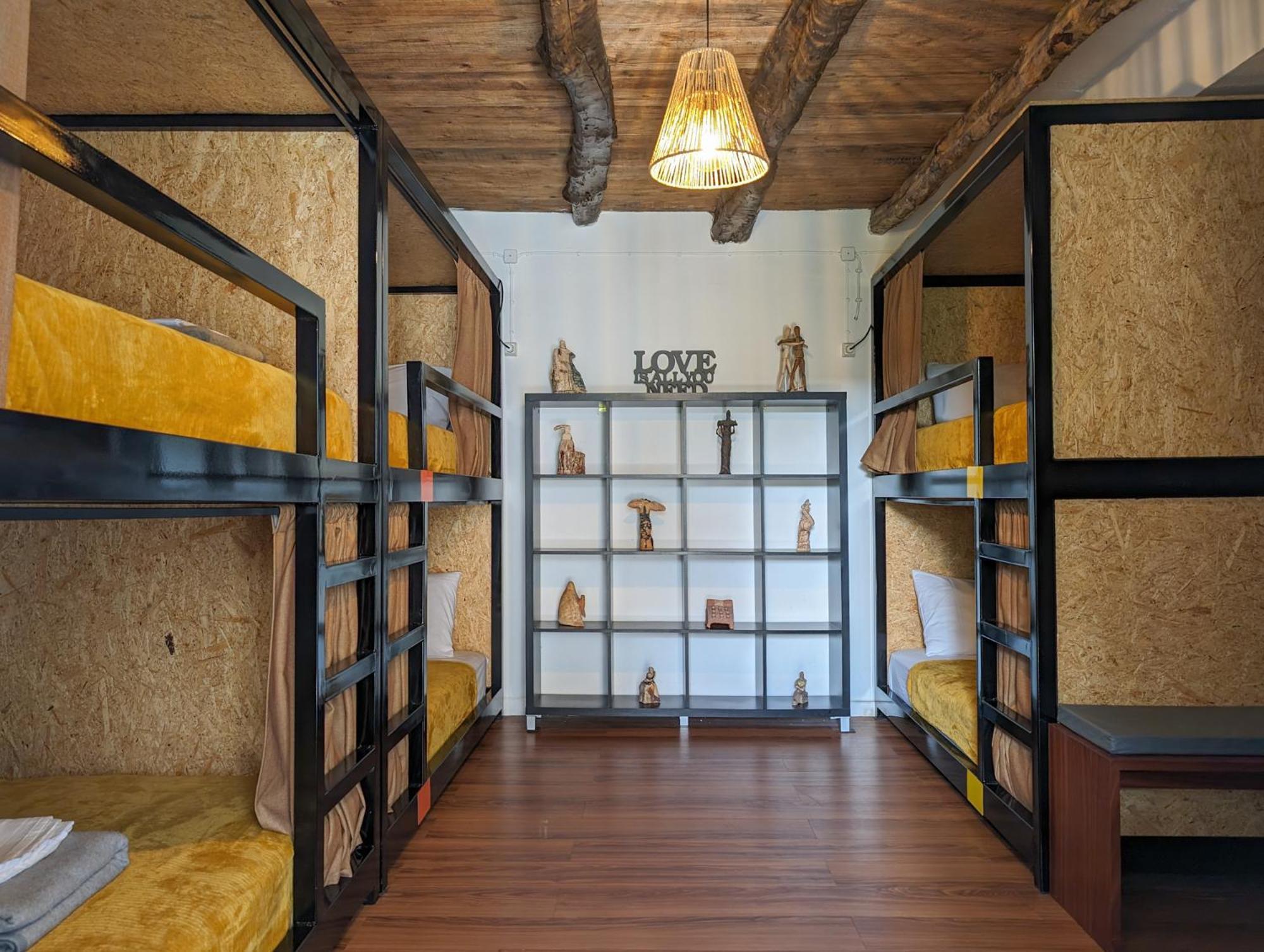 Loving Strangers Hostel Madalena  Esterno foto