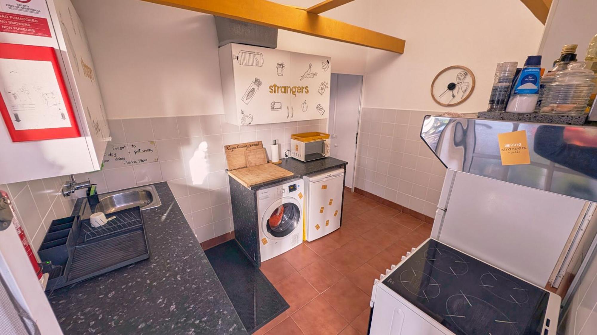 Loving Strangers Hostel Madalena  Esterno foto