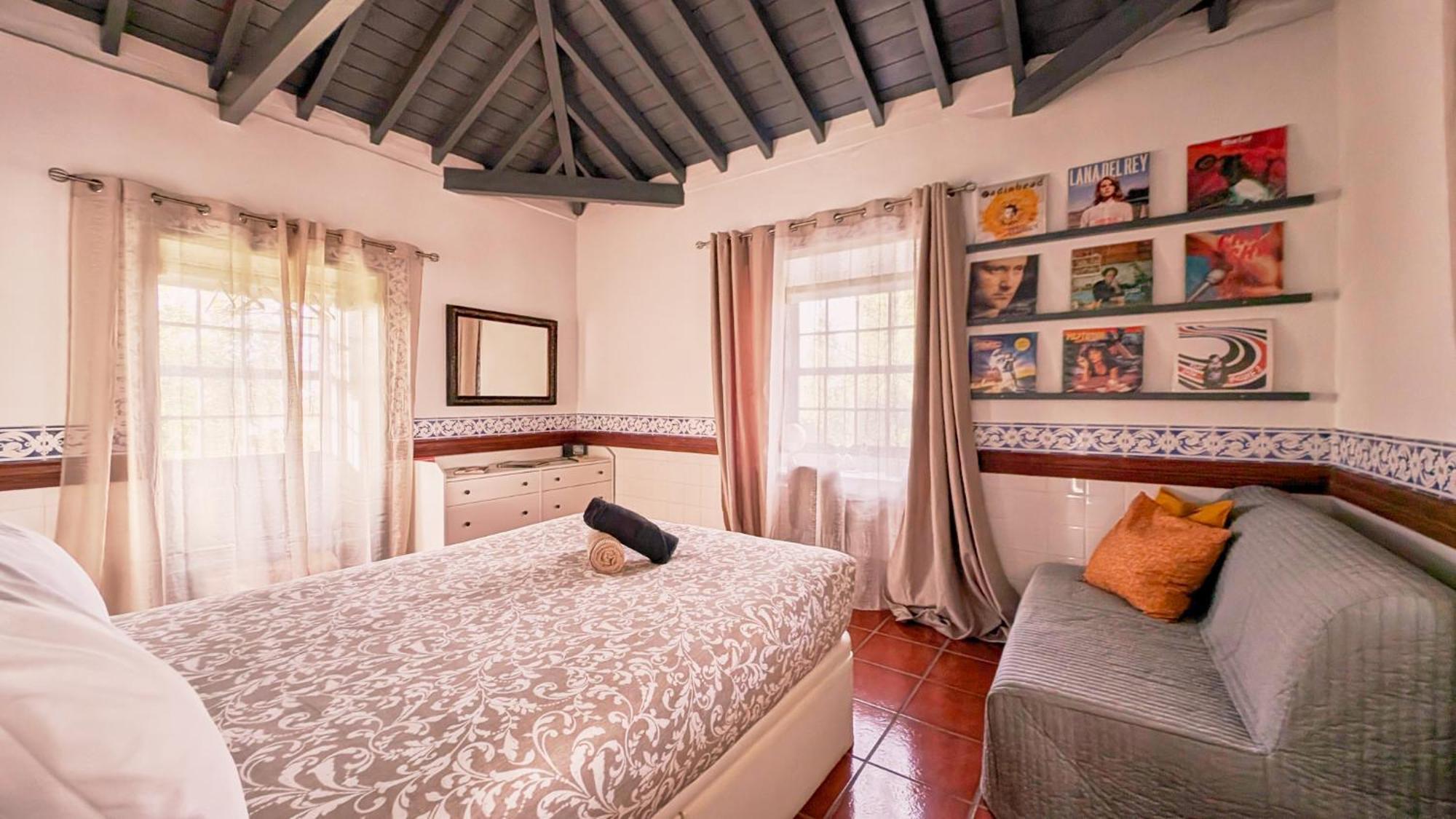 Loving Strangers Hostel Madalena  Esterno foto