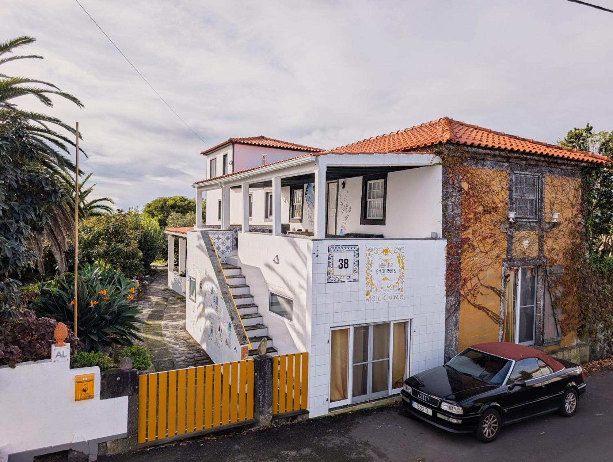 Loving Strangers Hostel Madalena  Esterno foto